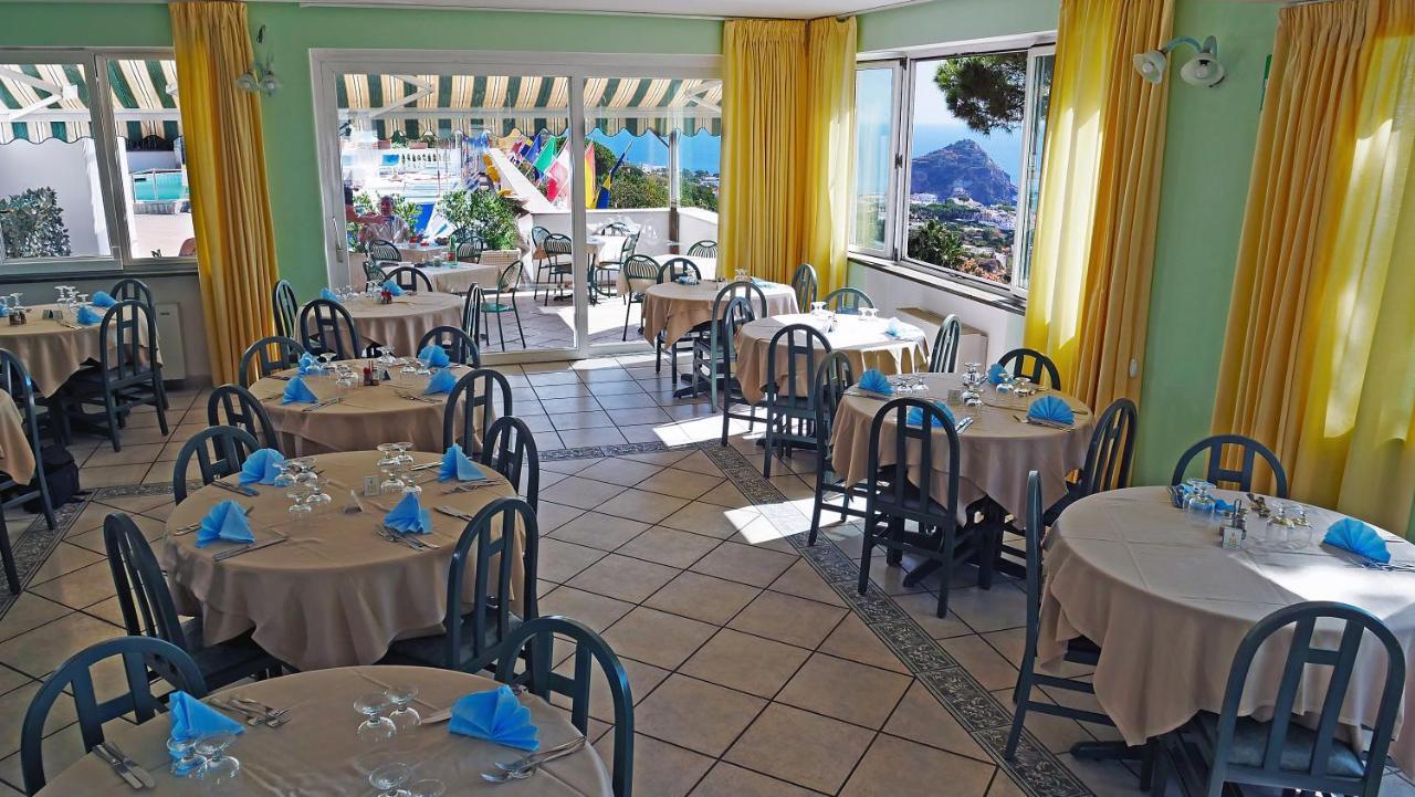 ホテル ラ ジネストラ Forio di Ischia エクステリア 写真