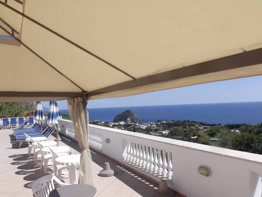 ホテル ラ ジネストラ Forio di Ischia エクステリア 写真