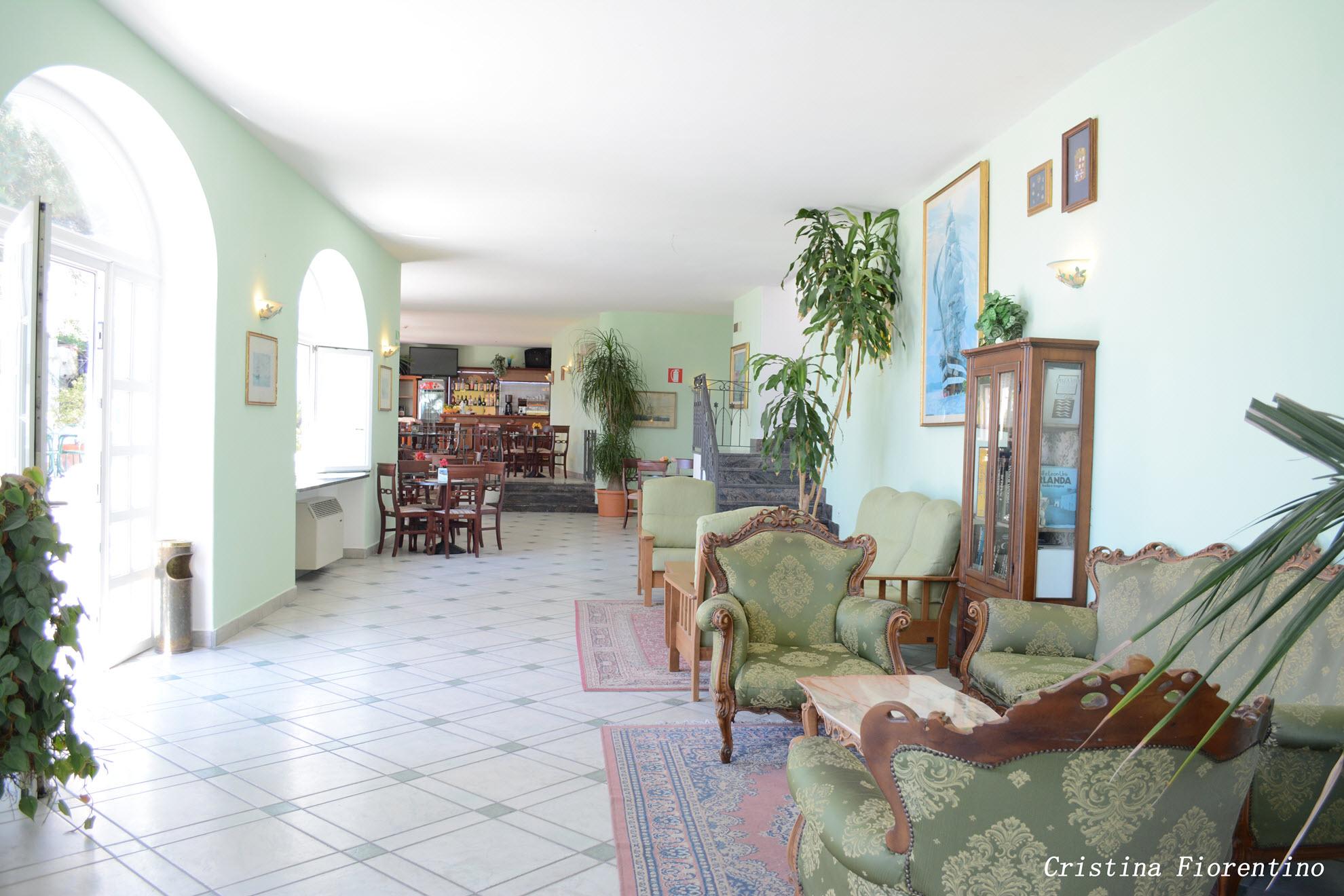 ホテル ラ ジネストラ Forio di Ischia エクステリア 写真