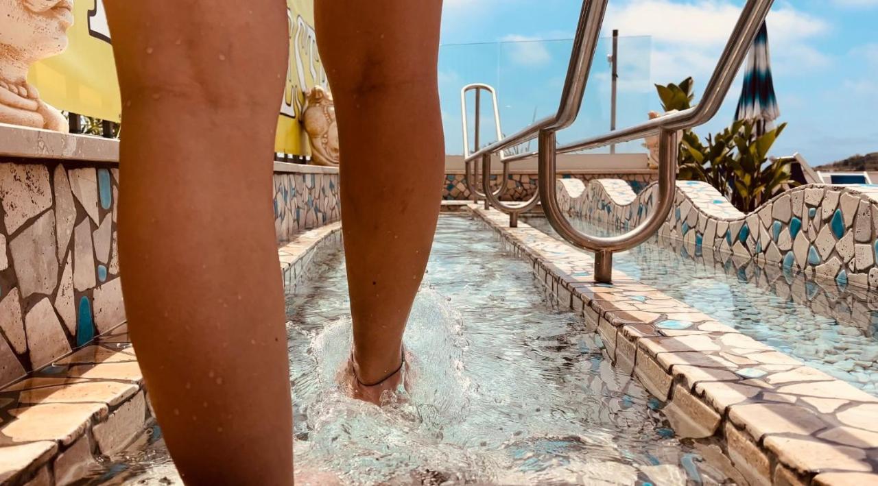 ホテル ラ ジネストラ Forio di Ischia エクステリア 写真