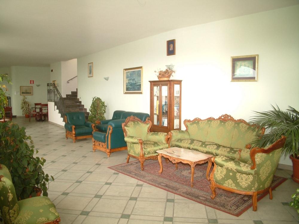 ホテル ラ ジネストラ Forio di Ischia エクステリア 写真